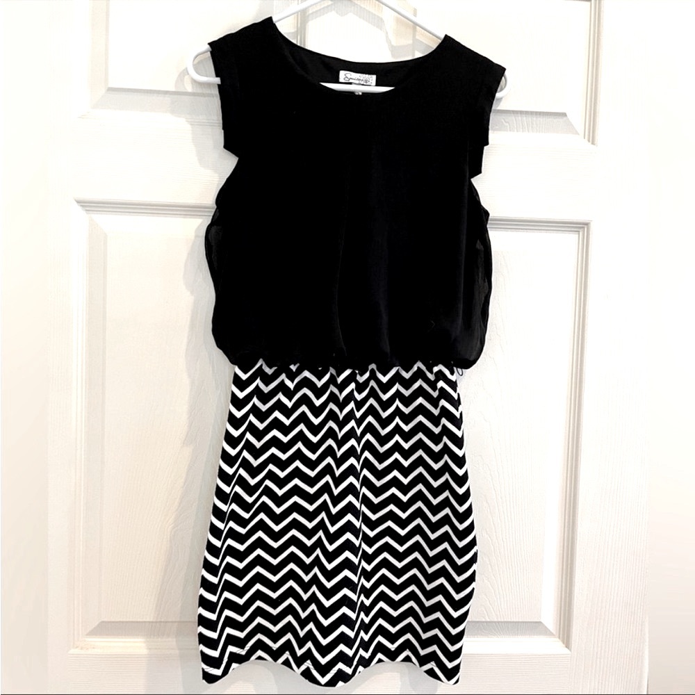 SPEECHLESS junior black and white sleeveless dress